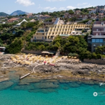 Servizio di fotografia aerea con drone professionale per hotel in Cilento