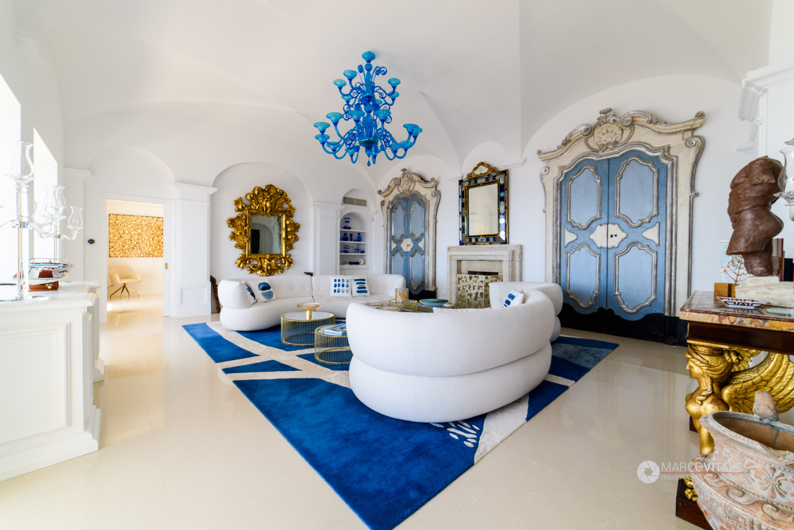 Servizio fotografico di interni per villa di lusso a Capri con vista sui Faraglioni